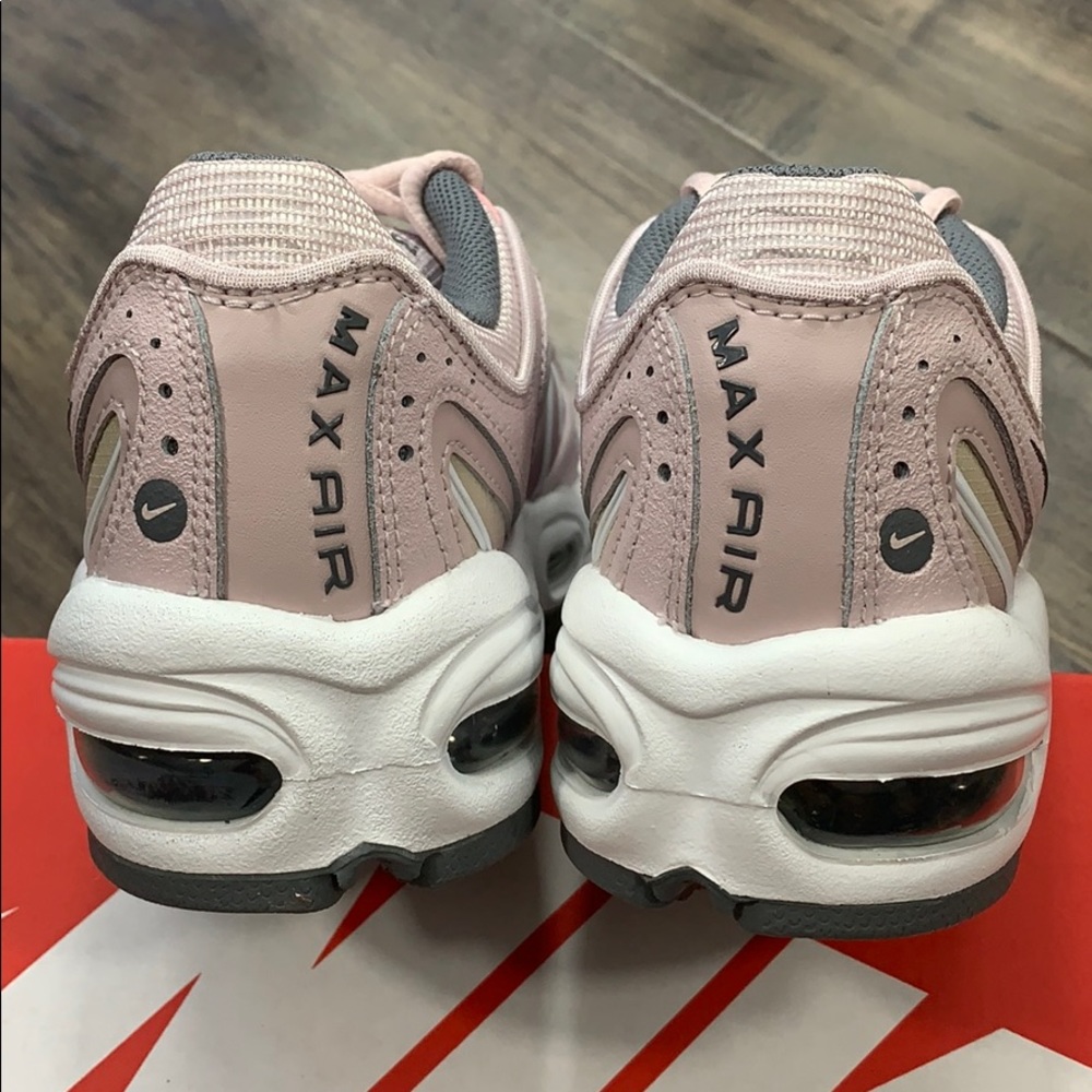 • NIKE W AIR MAX TAILWIND IV barely rose/smoke gre - Picture 11 of 16